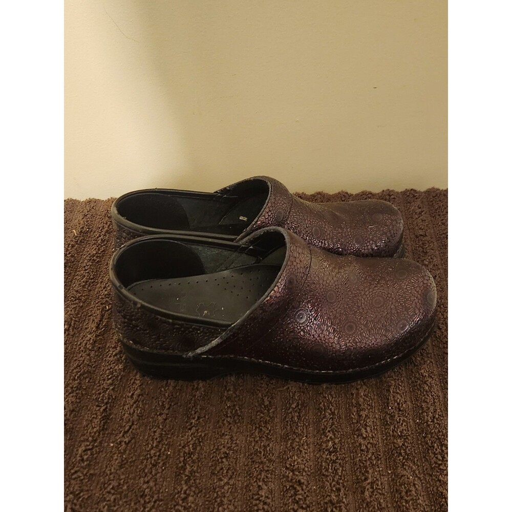 Dansko Womens EU 38 US 7.5-8 Purple Tooled Leather Nursing Clogs